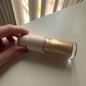 Rare Beauty Liquid Luminizer Highlight in Outshine